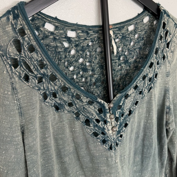 Free People Luna Long Sleeve Embroidered Eyelet Top Size L - Picture 12 of 16